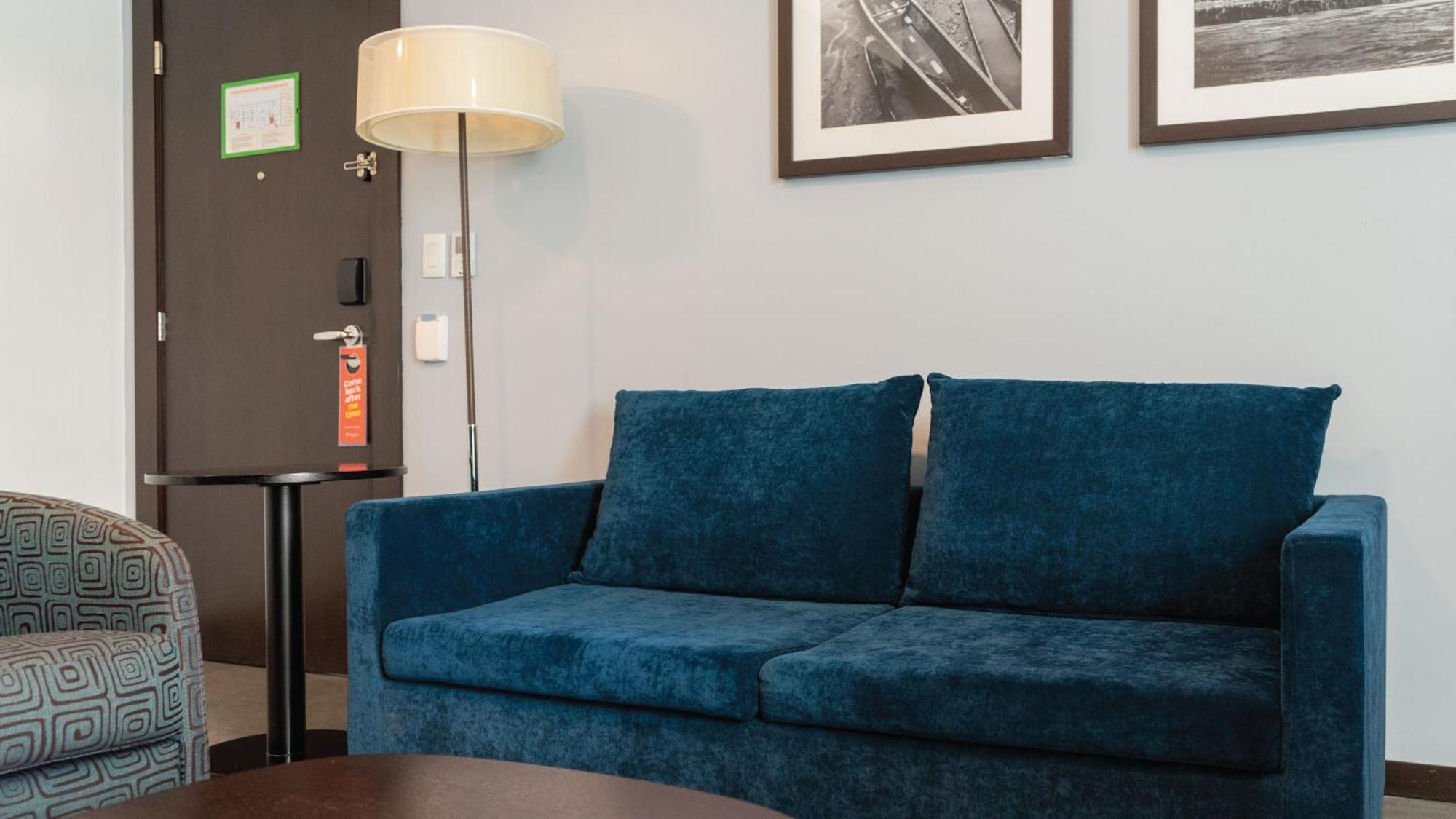 Hotel Airport By Ihg 5*